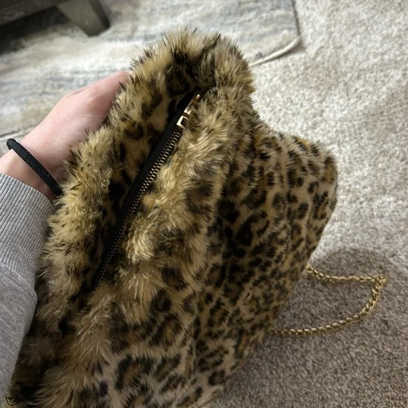 Fuzzy Cheetah Print Folding Purse - Picture 8 of 10